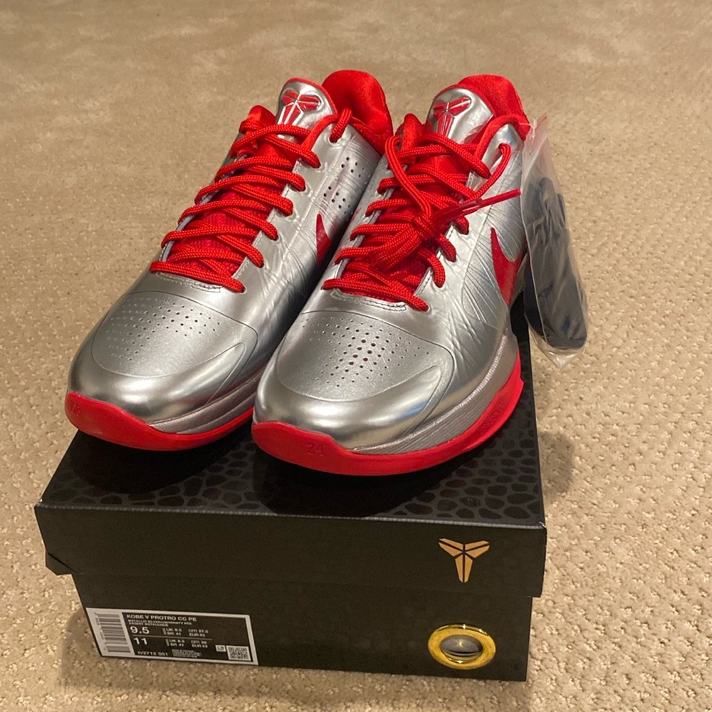 Nike Kobe V 5 Caitlyn Clark Rookie of the Year PE size 9.5 M